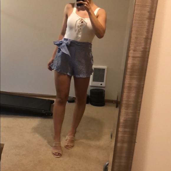 H&M Sz 6 gingham high waisted ruffle hem shorts - Picture 2 of 6